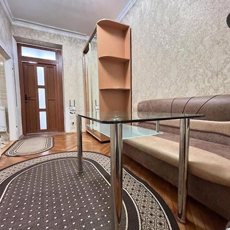 Центр, Біля Медичного Університету, Вулиця Личаківська Leópolis Exterior foto