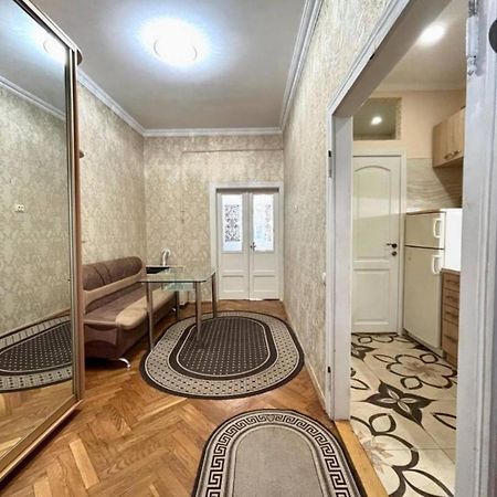 Центр, Біля Медичного Університету, Вулиця Личаківська Leópolis Exterior foto